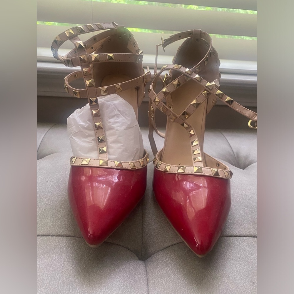 Strappy heel